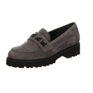 Grauer Wildleder-Loafer mit Nietenverzierung und schwarzer Gummisohle.