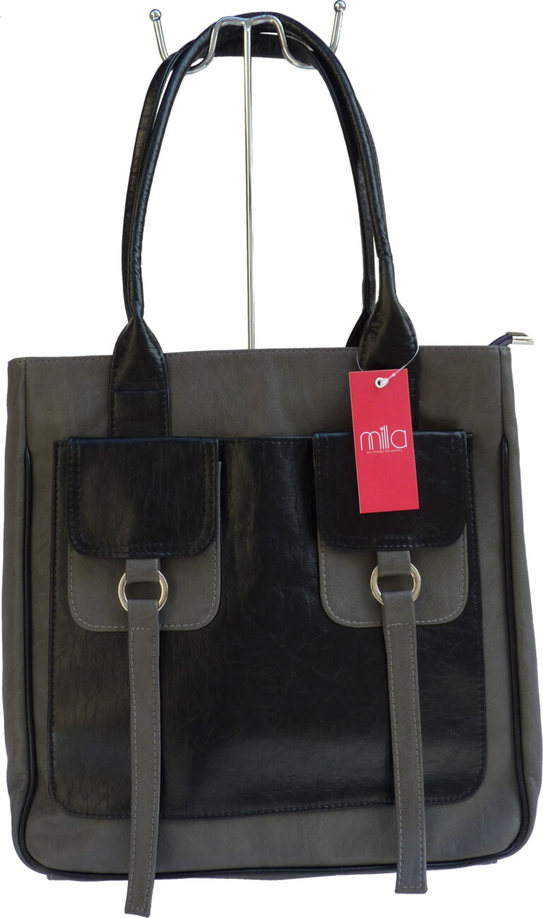 Zweifarbige Umhängetasche mit Griffen und Taschen auf einem Ständer, Etikett sichtbar. Zweifarbige Umhängetasche mit Griffen und Taschen auf einem Ständer, Etikett sichtbar.