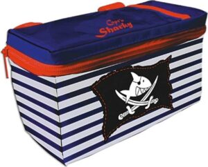 Gestreifte Kühlbox mit Piratenmotiv und rotem Reißverschluss.