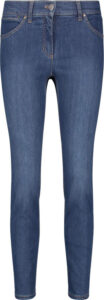 Blaue Damenjeans in klassischem Schnitt mit Taschen und Gürtelschlaufen.
