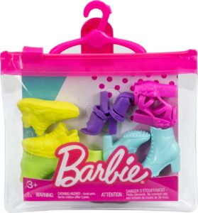 Barbie-Schuhzubehör in bunter Verpackung mit verschiedenen Stilen.