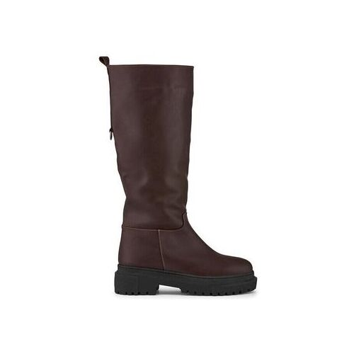 Brauner, kniehoher Lederstiefel mit breiter Sohle und Reißverschluss an der Rückseite.
