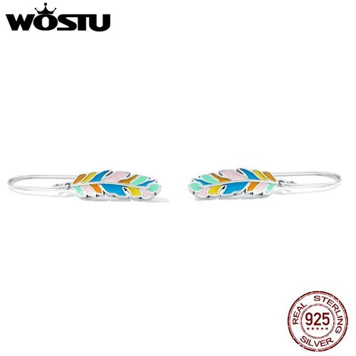Paar farbige Feder-Ohrringe aus Sterling Silber von Wostu. Paar farbige Feder-Ohrringe aus Sterling Silber von Wostu.