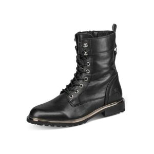 Schwarzer Lederstiefel mit Schnürung auf weißem Hintergrund.
