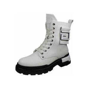 Weißer Stiefel mit schwarzer Sohle und Schnürsenkeln.