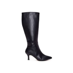 Eleganter schwarzer Stiefel in Krokodillederoptik mit Absatz, seitlich dargestellt.