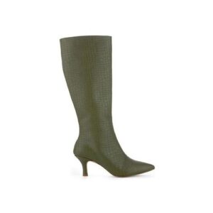 Grüner Damenstiefel mit Absatz und Krokodilleder-Struktur.