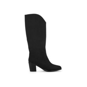 Schwarzer hoher Stiefel mit mittlerem Absatz auf weißem Hintergrund.