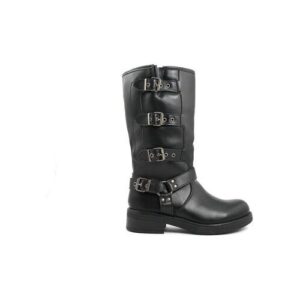 Schwarzer Lederstiefel mit mehreren Schnallen und flachem Absatz.