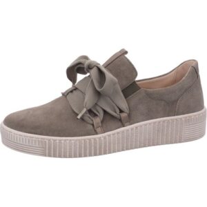 Grauer Sneaker mit Plateau-Sohle und dekorativer Schleife.