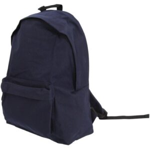Blauer Rucksack mit Reißverschluss und vorderer Tasche, seitlich fotografiert.
