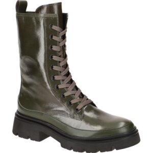 Grüner Schnürstiefel mit klobiger schwarzer Sohle und glänzendem Finish.