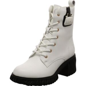 Weißer Stiefel mit Schnürung und schwarzem Absatz.