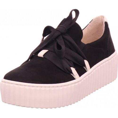 Schwarzer Plateau-Sneaker mit dicker weißer Sohle und schwarzen Schnürsenkeln.