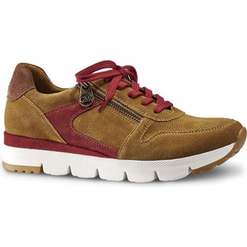 Brauner und roter Wildleder-Sneaker mit dicker weißer Sohle und roter Schnürung. Brauner und roter Wildleder-Sneaker mit dicker weißer Sohle und roter Schnürung.