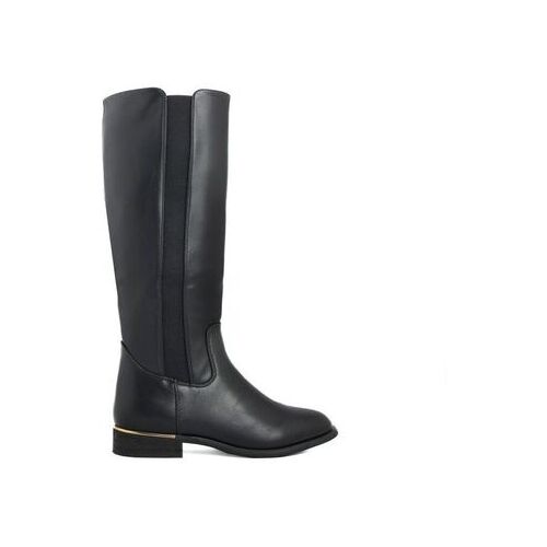 Schwarzer Lederreitstiefel mit flachem Absatz, Seitenansicht.