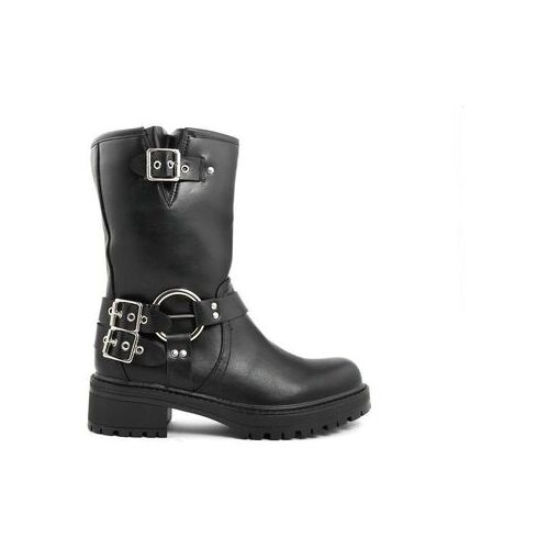 Schwarze Lederstiefel mit silbernen Schnallen auf weißem Hintergrund dargestellt.