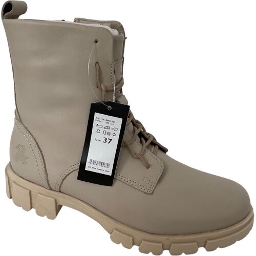 Hellbrauner Schnürstiefel aus Leder mit Profilsohle und angehängtem Etikett.