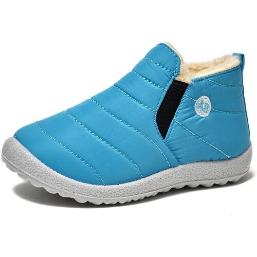 Blauer warmer Winterschuh mit flauschigem Innenfutter und heller Sohle. Blauer warmer Winterschuh mit flauschigem Innenfutter und heller Sohle.